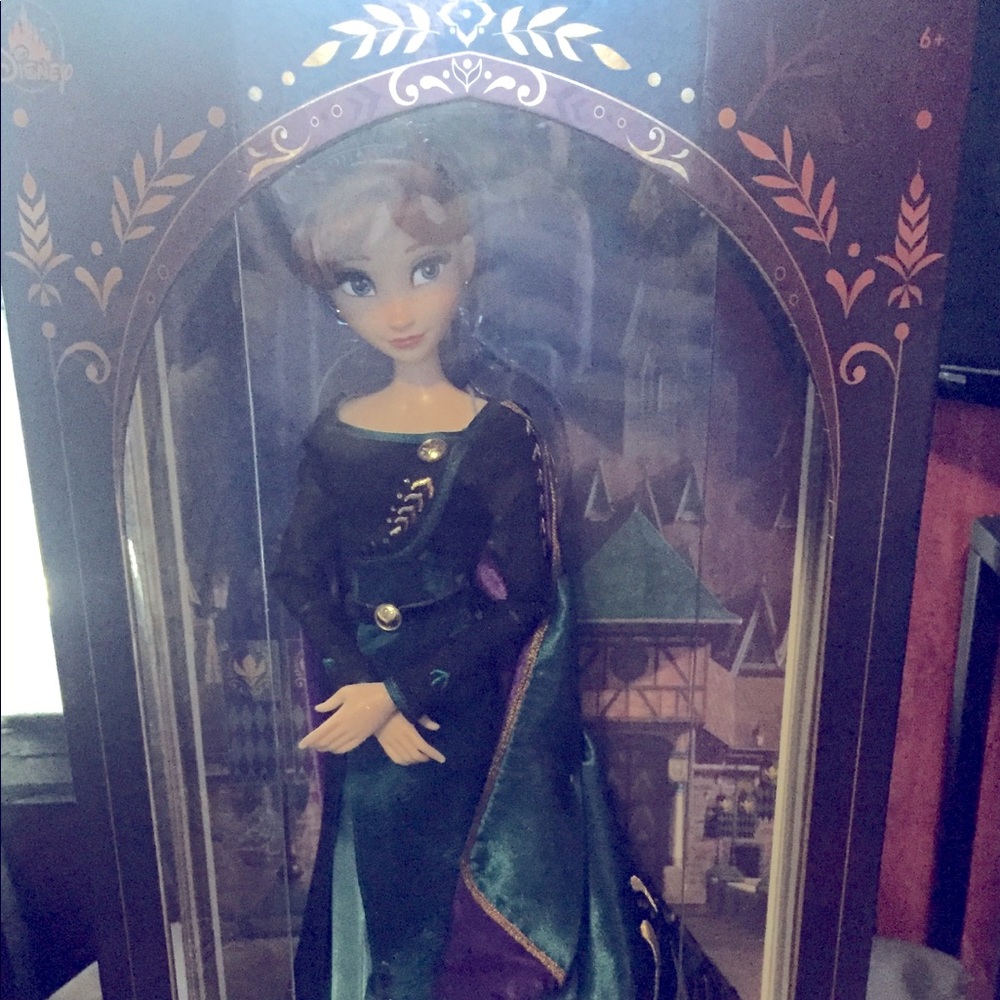 Frozen II Queen Anna Limited Edition